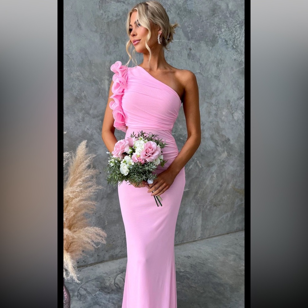 One-Shoulder Pink Ruffle Column Dress - Picture 3 of 6